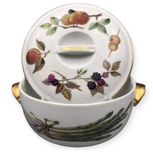 Vintage Royal Evesham casserole dish with lid Shape 23 size 6 / gold trim